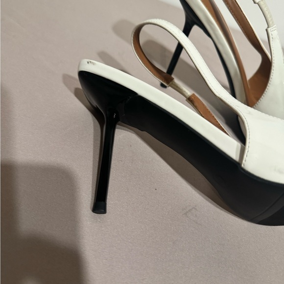 White shoes size 9 - Picture 16 of 16